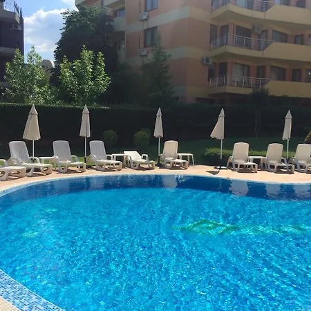Cozy 1 Bed In Lesso Complex Apartamento Ravda