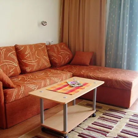 Cozy 1 Bed In Lesso Complex Апартамент