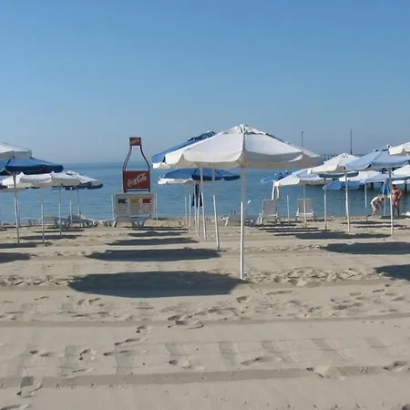 Cozy 1 Bed In Lesso Complex Apartamento Ravda