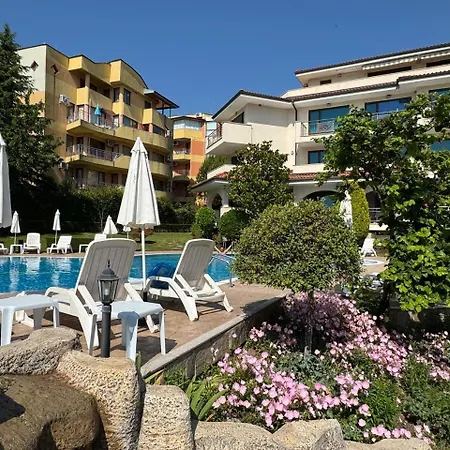 Cozy 1 Bed In Lesso Complex Apartamento Ravda