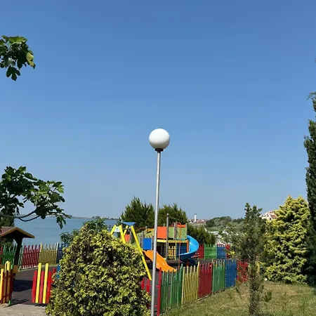 Cozy 1 Bed In Lesso Complex Apartamento Ravda