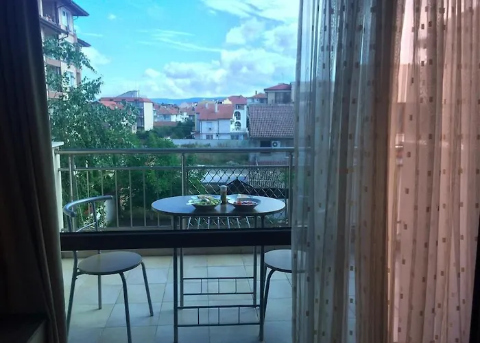 Cozy 1 Bed In Lesso Complex アパート *