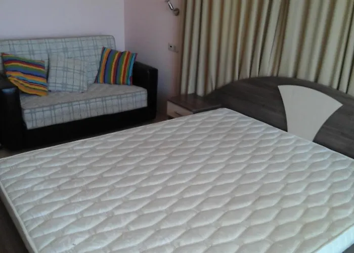 Cozy 1 Bed In Lesso Complex アパート ラヴダ